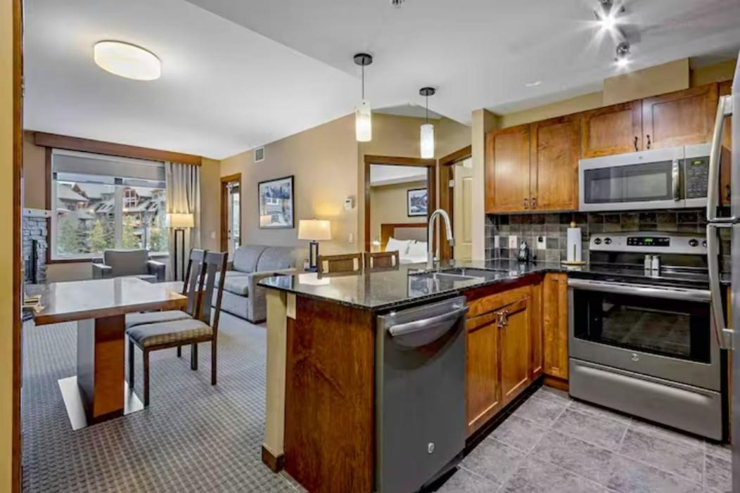 Falcon Crest Lodge 1 Bedroom Condo With Gym & Hot-Tubs & Mountain View Канмор Екстериор снимка