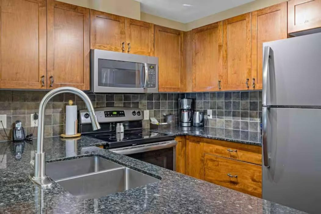 Falcon Crest Lodge 1 Bedroom Condo With Gym & Hot-Tubs & Mountain View Канмор Екстериор снимка