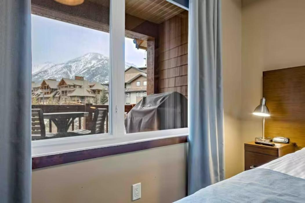 Falcon Crest Lodge 1 Bedroom Condo With Gym & Hot-Tubs & Mountain View Канмор Екстериор снимка